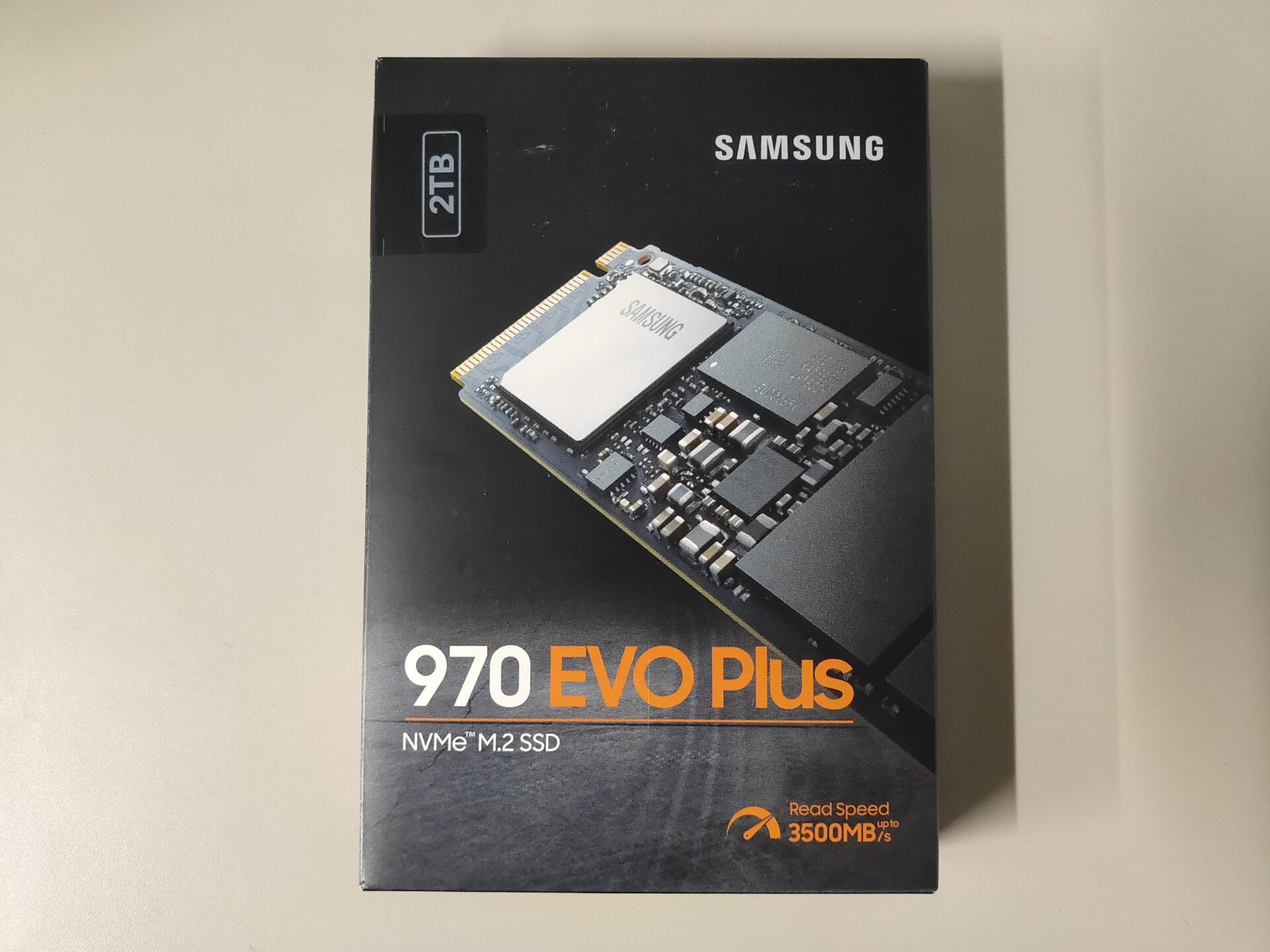 M.2 NVMe SSDであるSamsung 970 EVO Plusの箱の写真